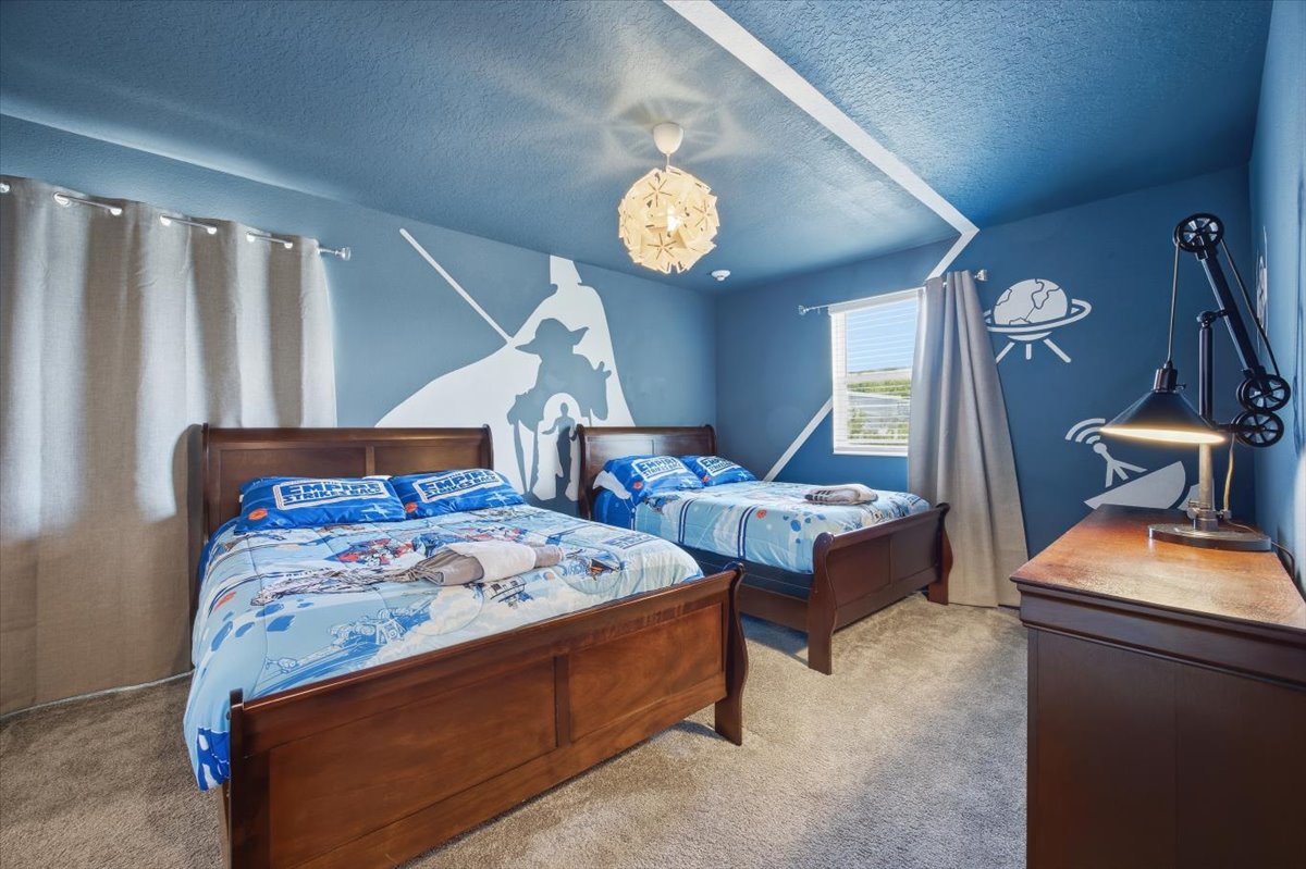 Star Wars twin bedroom